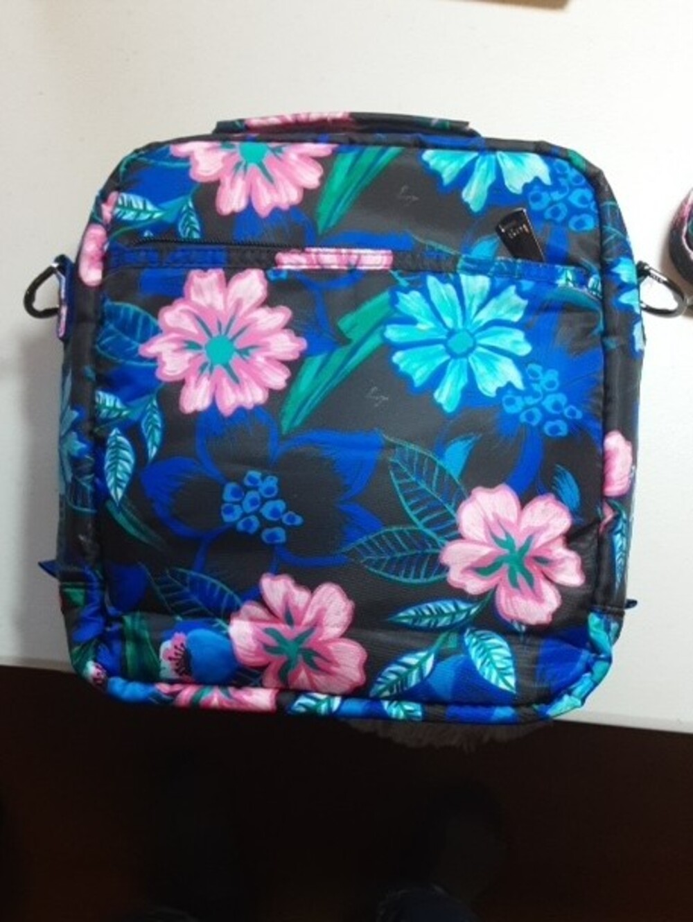 NWT Lug Ranger 2 Floral Quilted Cross Body - Black with Blue & Pink Flowers - Picture 4 of 10